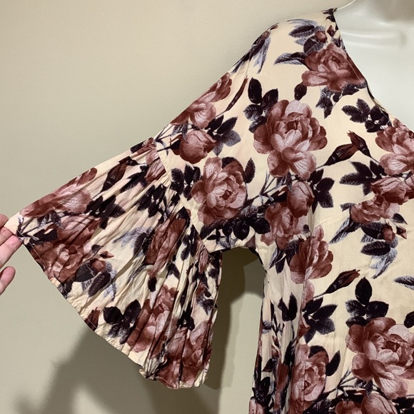 Altar’d State top - Picture 2 of 9